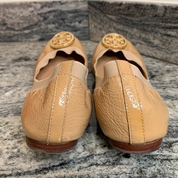 Tory Burch Caroline Patent Leather Ballet Logo Medallion Flat 9.5 Nude Beige - Picture 5 of 9
